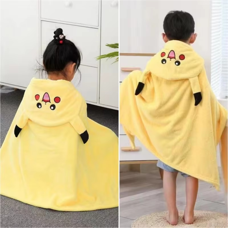 Hooded Bath Towel - かわいいピカチュウぬいぐるみフランネル子供用バスタオル漫画ワンピース水泳吸収性フード付きケープホームキッズバスローブホームウェア