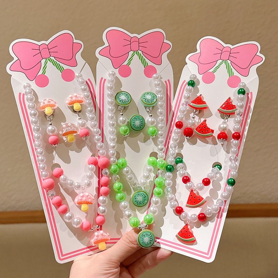 Baby Clothing Stores - 子供用ストロベリーヘッドウェアセット 可愛いフルーツネックレス プリンセス フェアリーパールジュエリーペンダント 子供服店アクセサリー